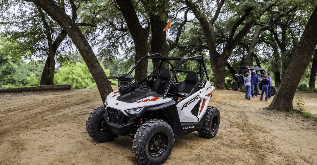 2022-rzr-200-efi-white-image-lifestyle_SIX6605_05986
