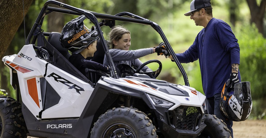 2022-rzr-200-efi-white-image-lifestyle_SIX6605_06334