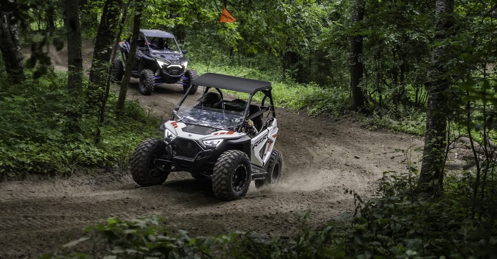 2022-rzr-200-efi-white-image-riding_SIX6604_05538