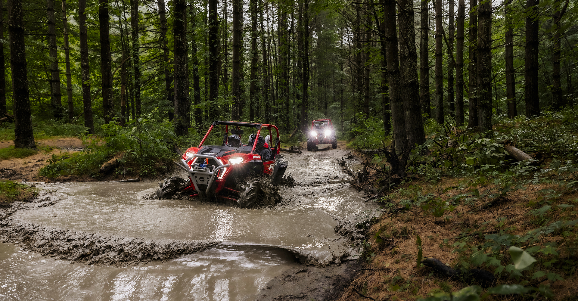 2022-rzr-xp-1000-highlifter-indy-red-image-riding_SIX6600_04184
